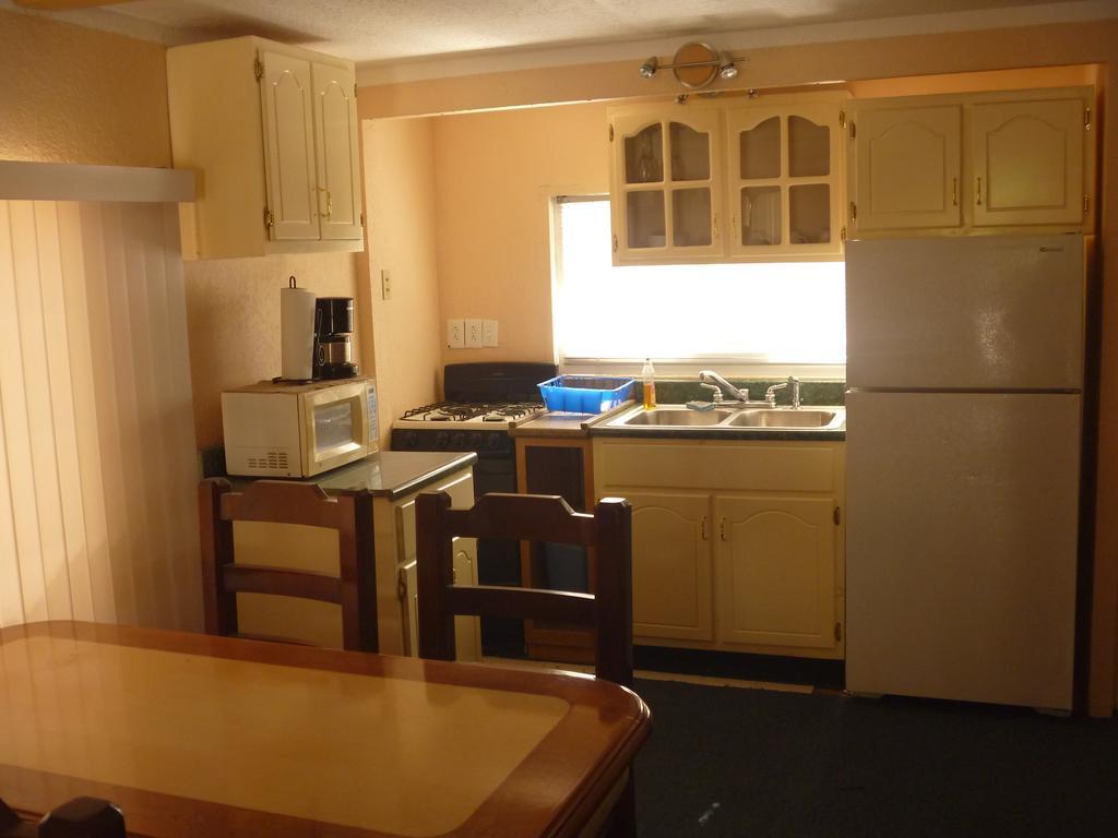 Whale Hill Aparthotel Puerto Penasco Bilik gambar