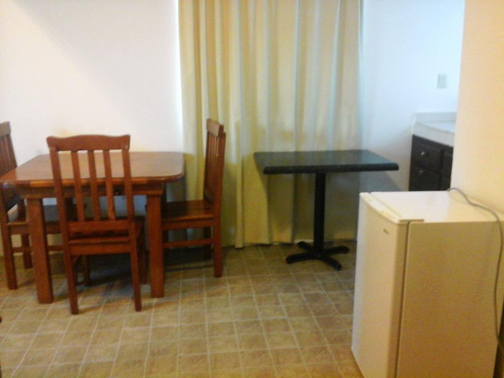 Whale Hill Aparthotel Puerto Penasco Bilik gambar